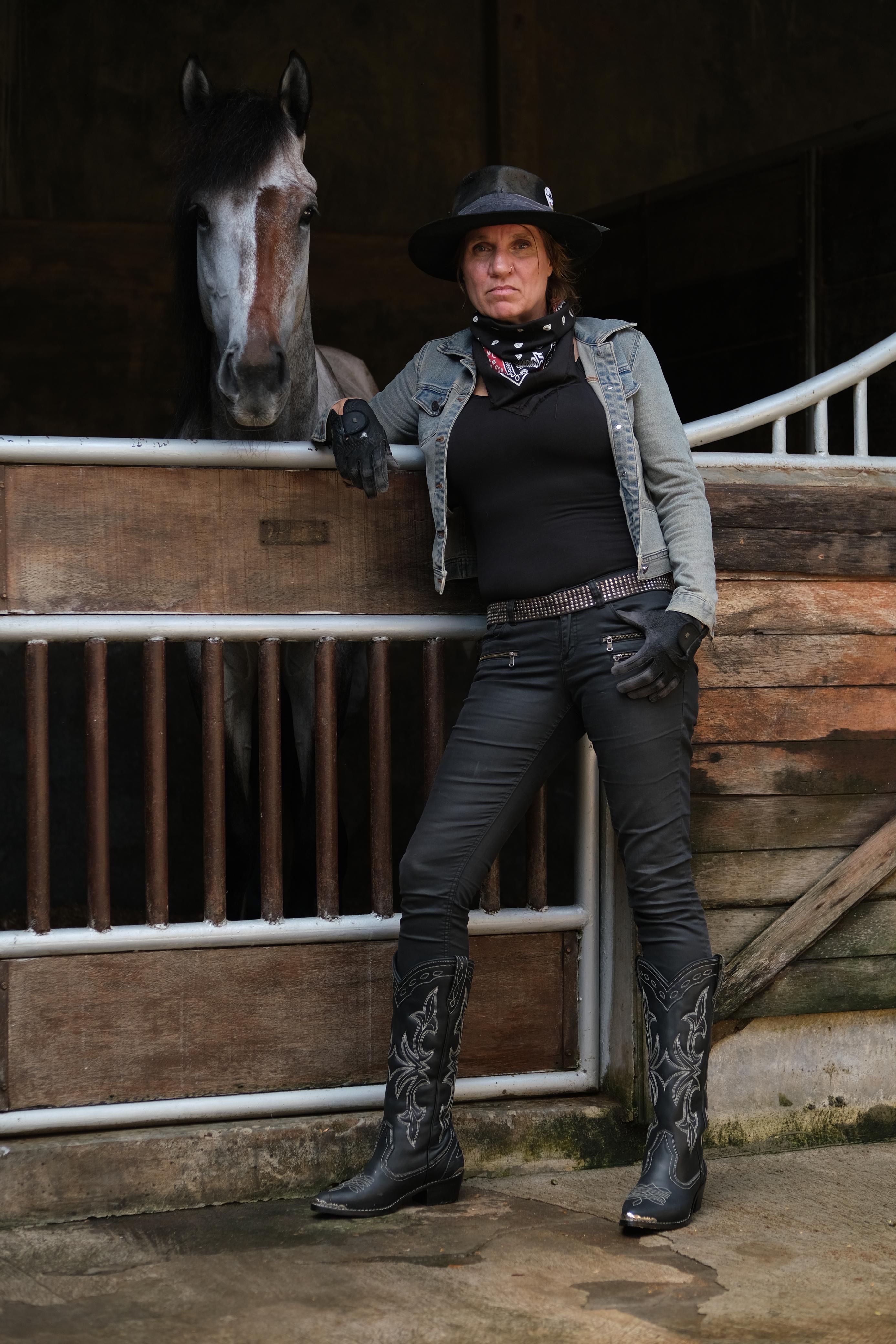 Close up of a horse in the stable photoshoot area