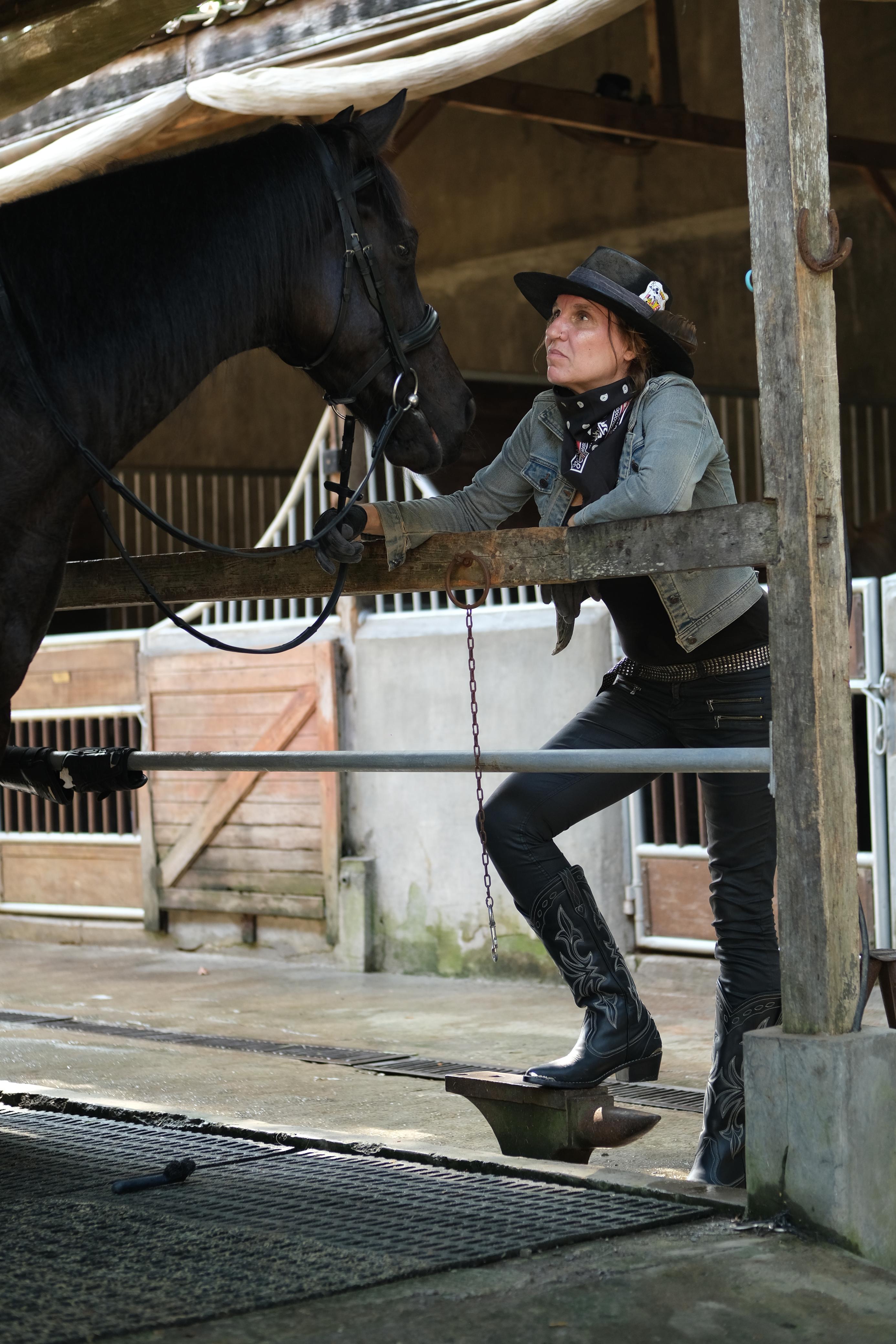 Western-style stable backdrop with horses for a photoshoot